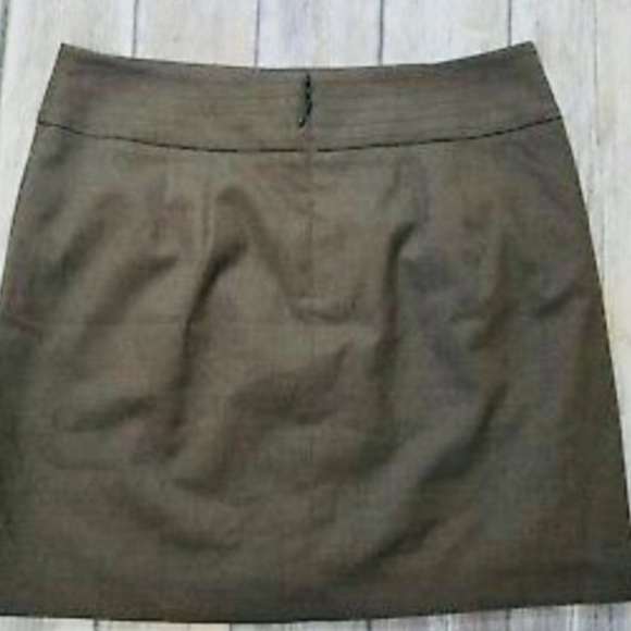 Ann Taylor Loft Size 2 Mini Skirt Olive Green - Picture 2 of 8
